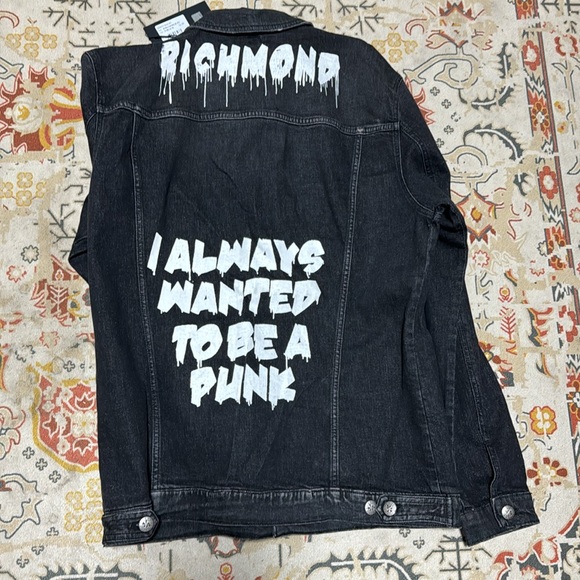 John Richmond - Picture 3 of 5